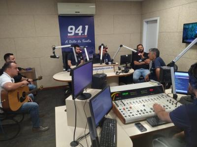 Campo Abeto FM estÃ¡ com programaÃ§Ã£o especial dos 33 anos